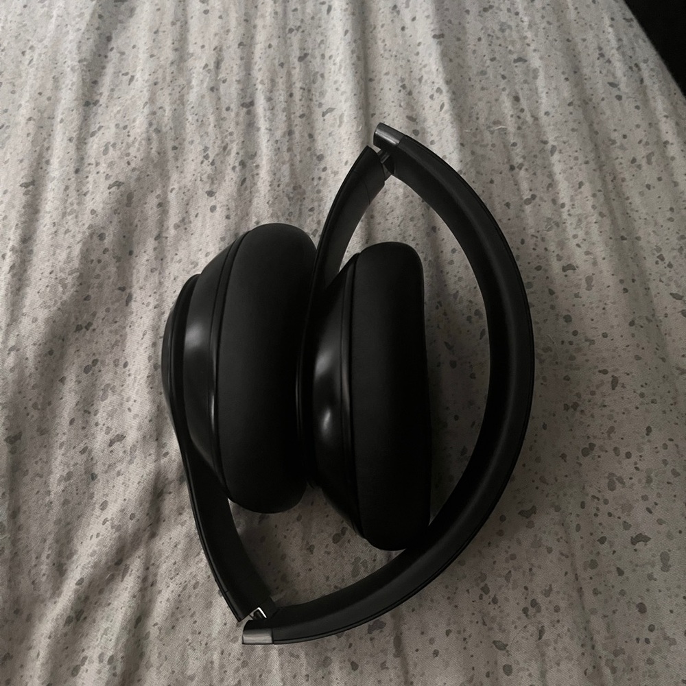 Beats Studio Pros - Picture 3 of 6
